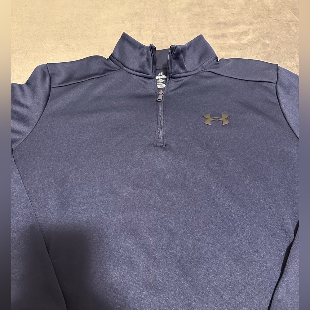 Under Armour Men’s Zip Pullover 
Size Medium